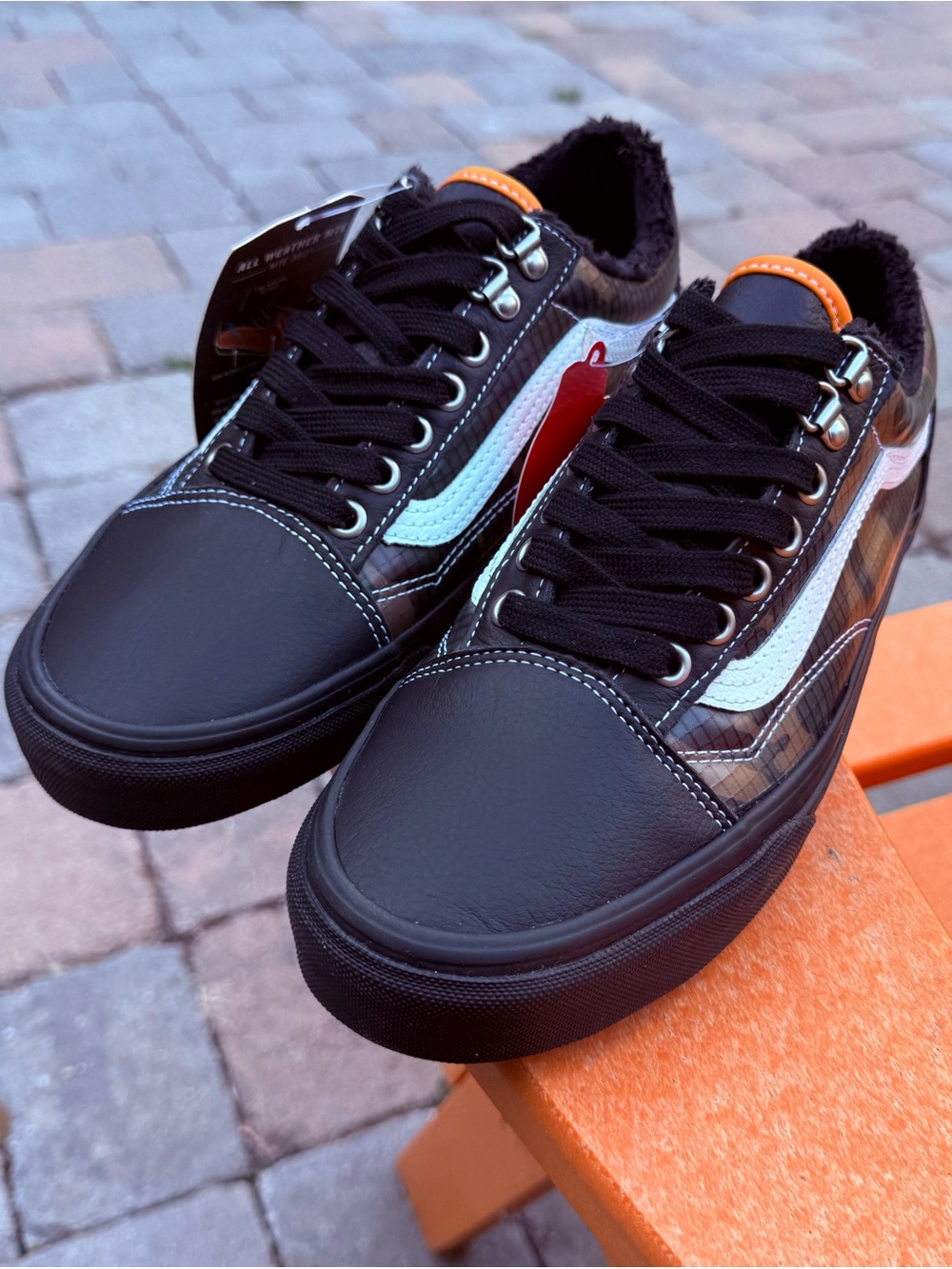 VANS Old Skool MTE Black/Camo All Weather Sneakers - Unisex Women’s 8; Men's 6.5